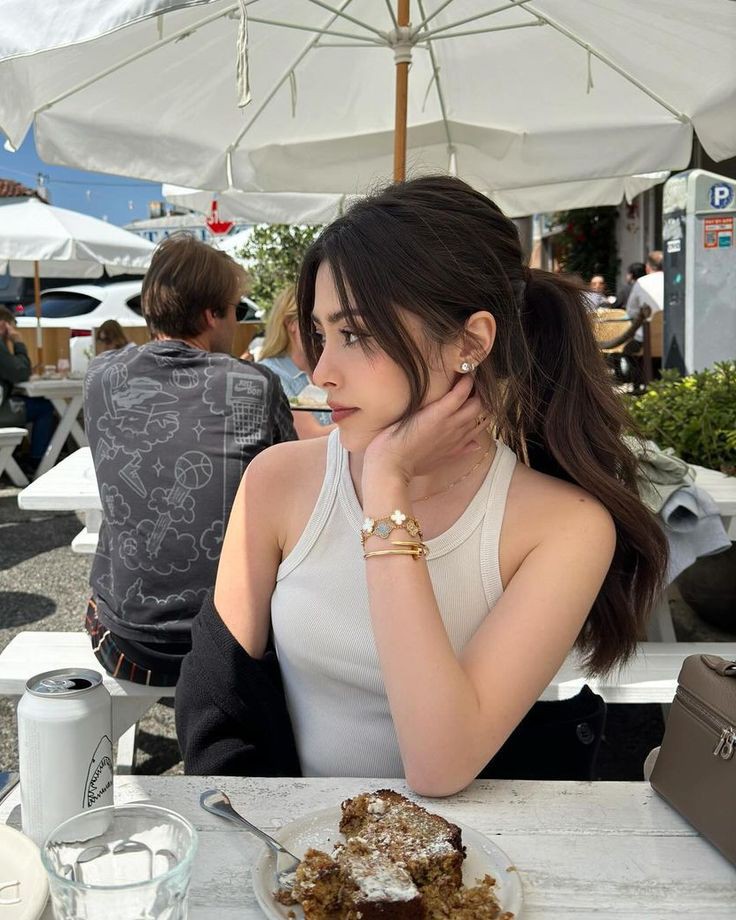 Beautiful Hijab Girl Pic