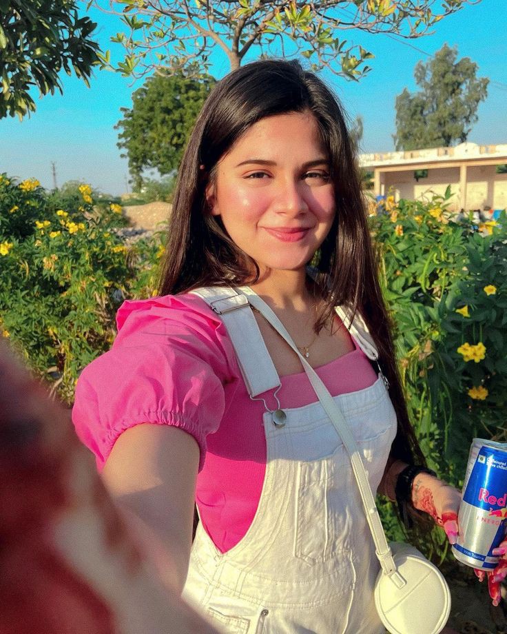 Beautiful Smile Girl Pic