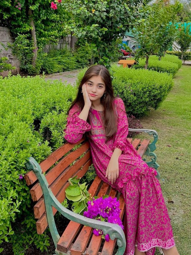 Cute Evening Look Girl Pic