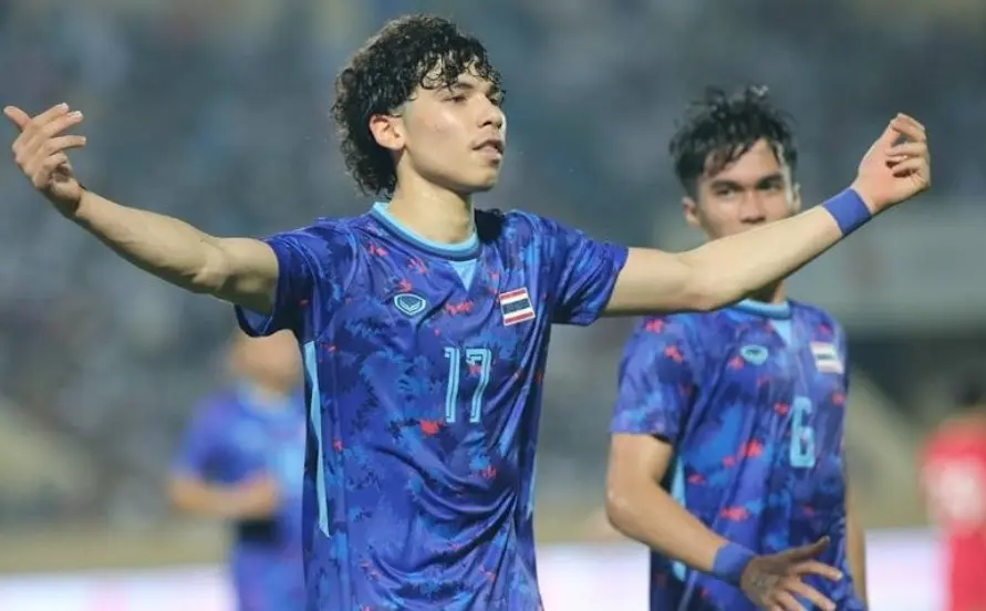 Unique playing style of player Benjamin Davis Unique playing style of player Benjamin Davis