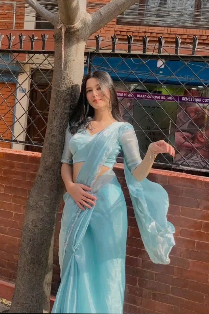 aesthetic dp for instagram for girl in saree