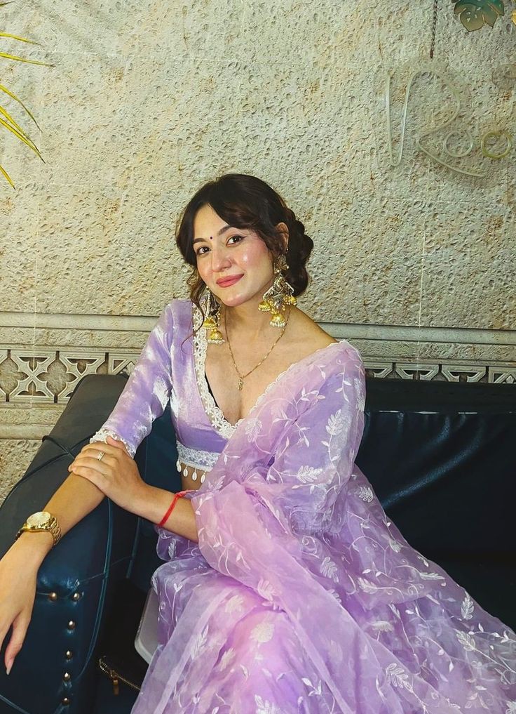 aesthetic dp for instagram for girl saree pic