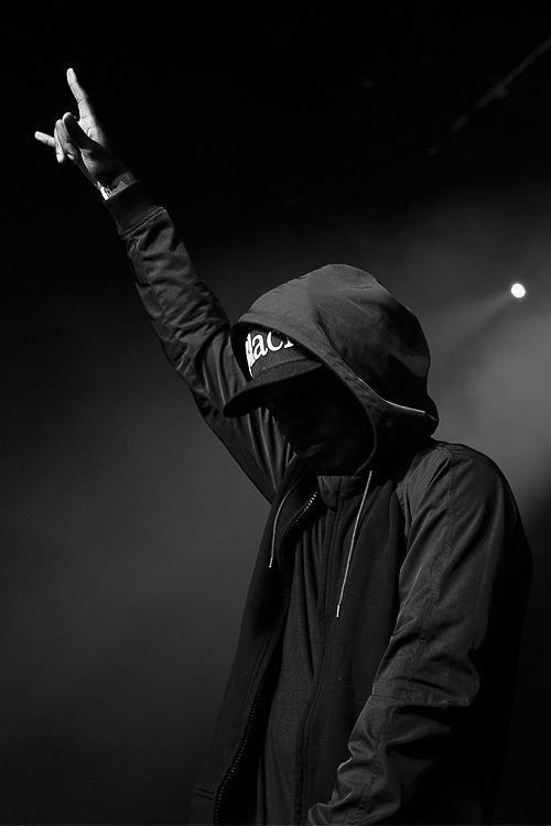 anime girl white and black pfp