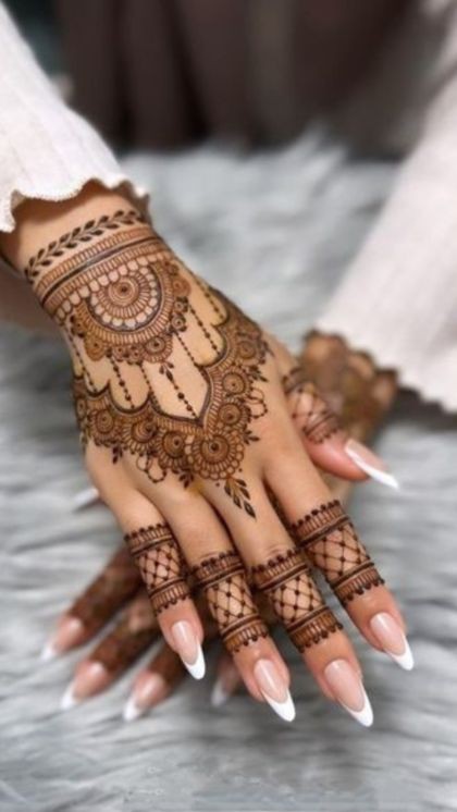 arabic elegant stylish back hand mehndi design