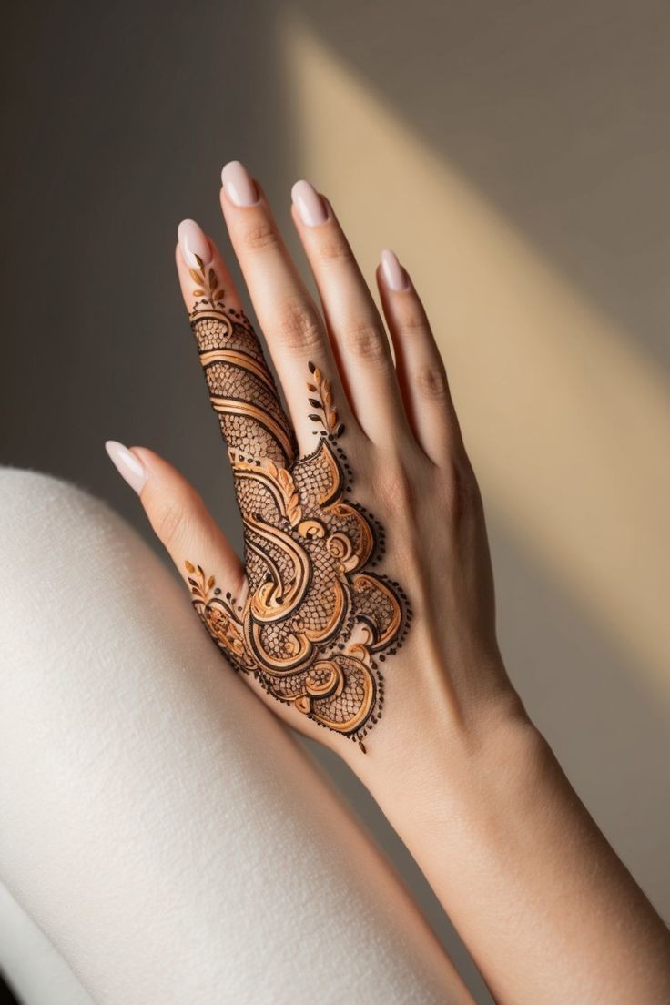 baby back hand mehndi design