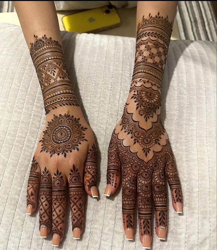 back hand mehndi design check