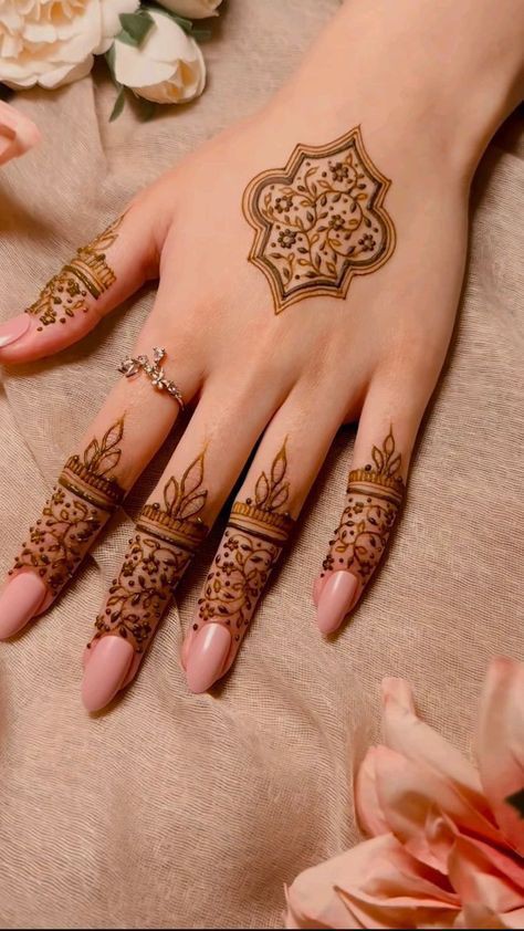 back hand mehndi design dubai pattern