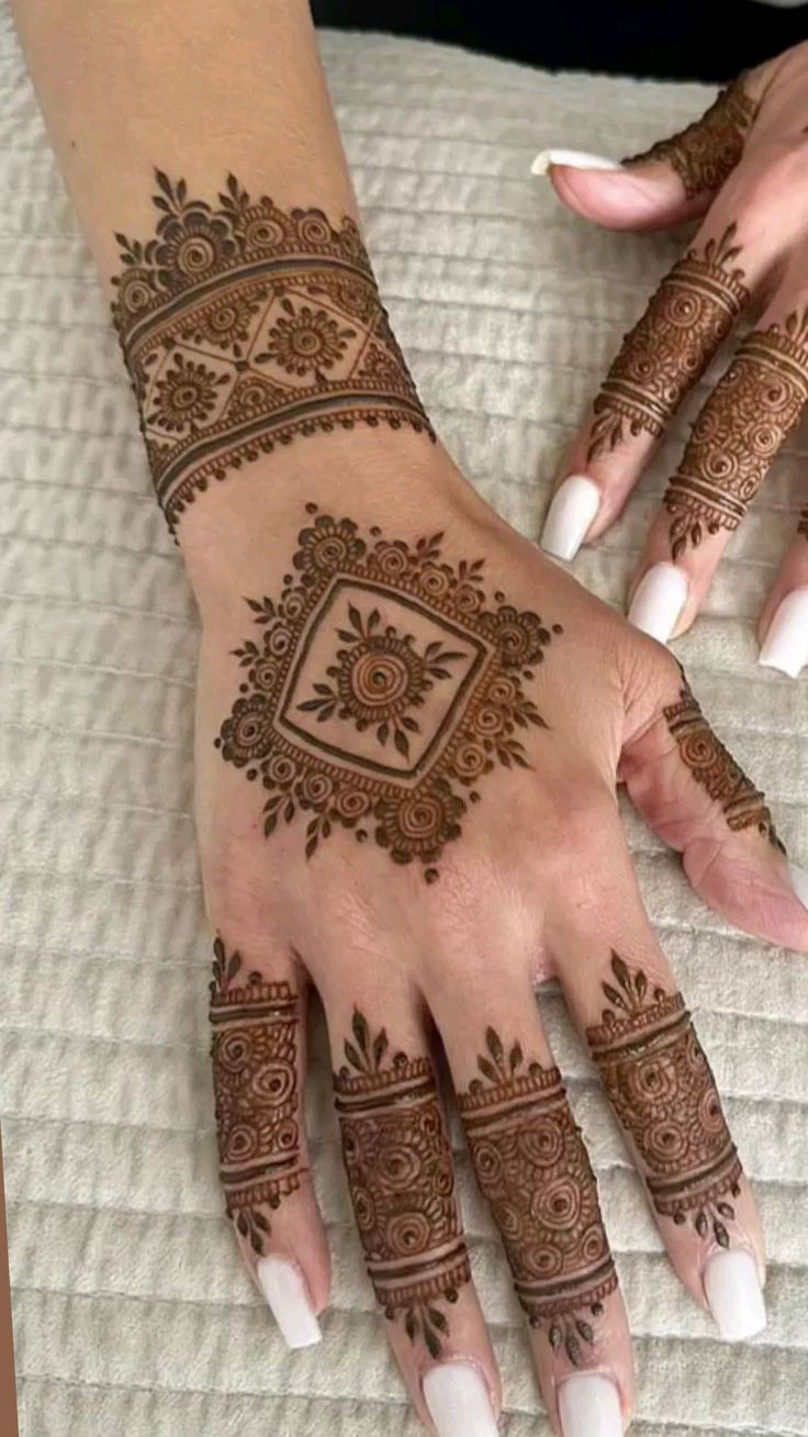 back hand mehndi design easy for beginners