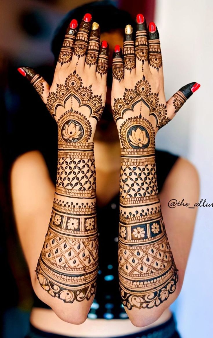 beautiful back hand mehndi design