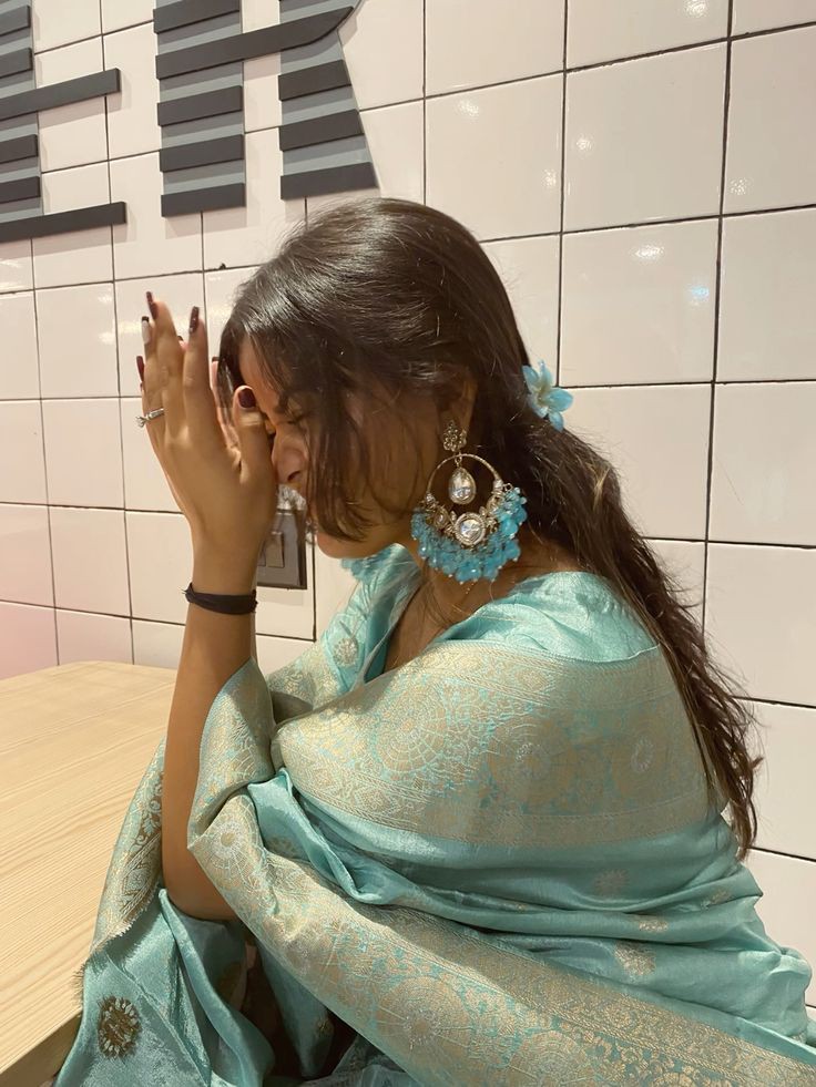 beautiful saree girl dp for instagram