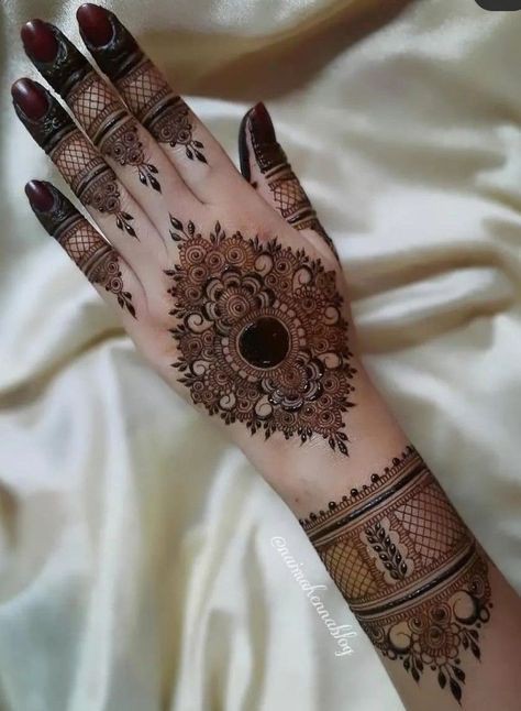 beautiful stylish back hand mehndi design arabic