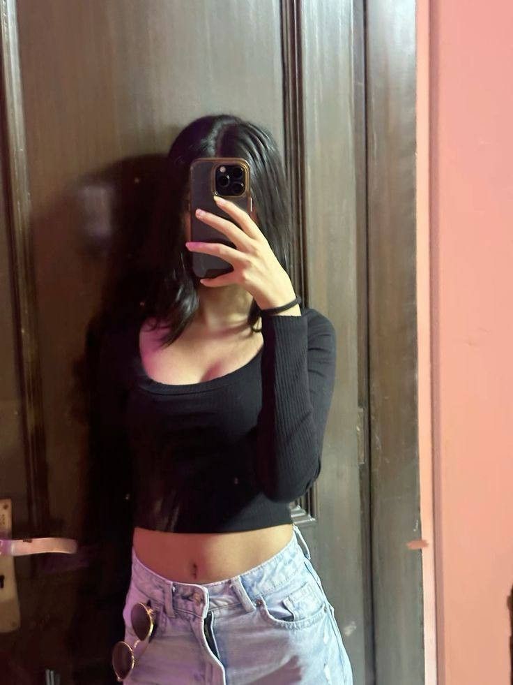 black mirror selfie dp girl