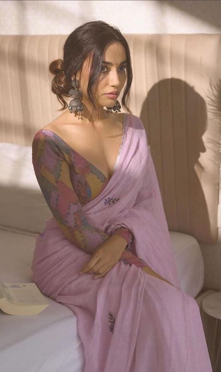 black saree girl dp for instagram simple