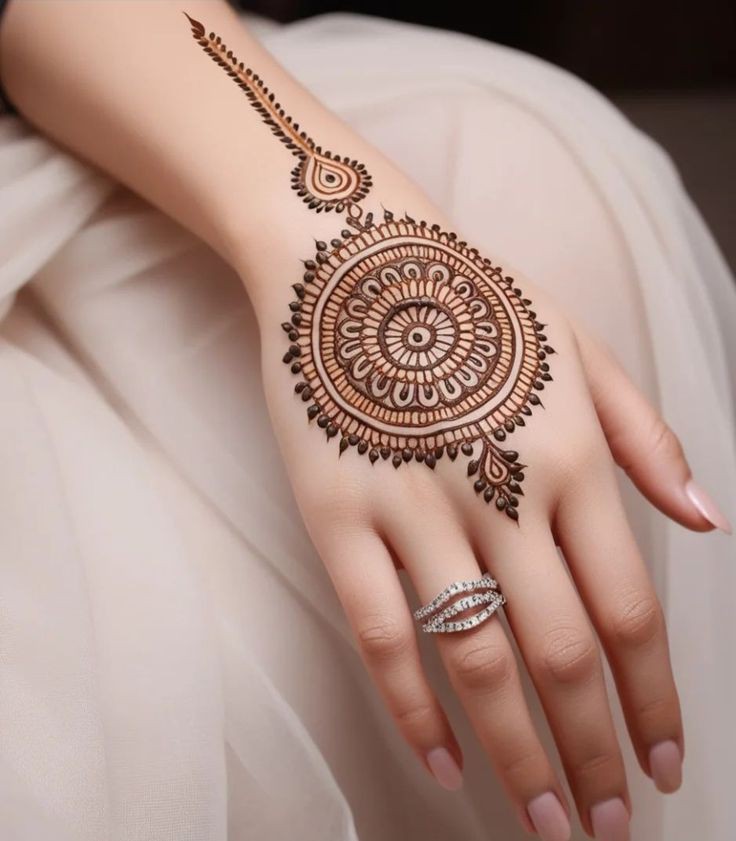 cute back hand mehndi design