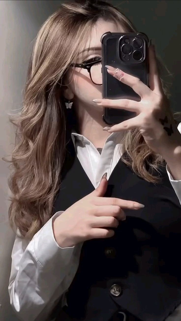 cute mirror selfie dp girl