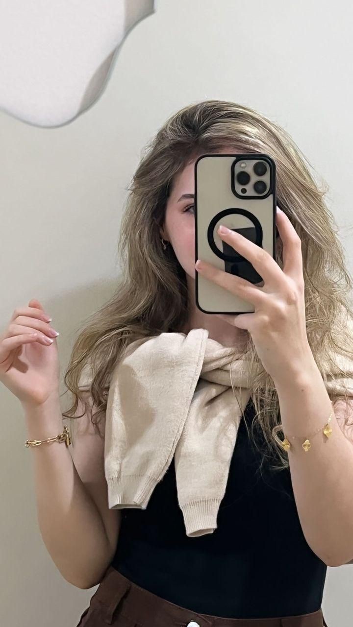 cute mirror selfie dp girl