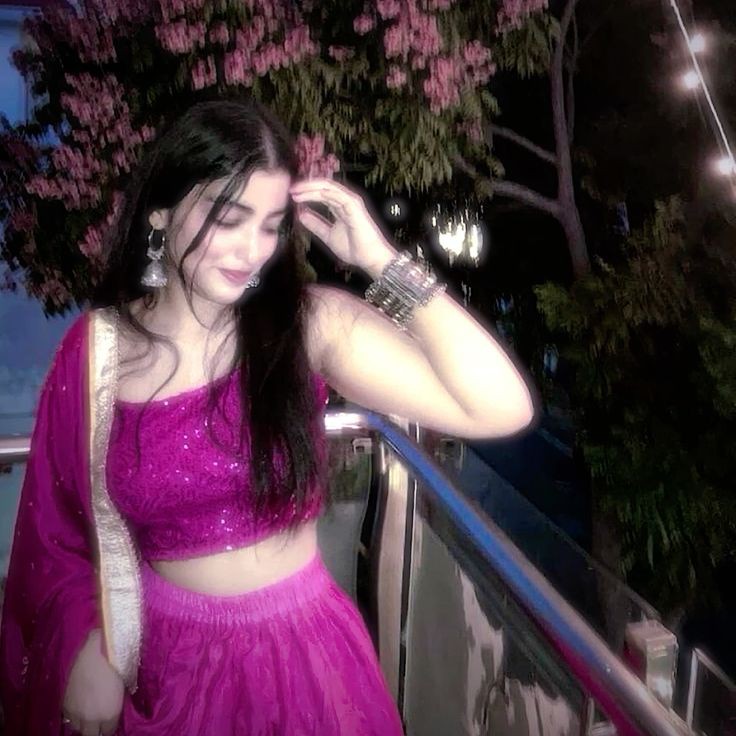 cute saree girl dp indian