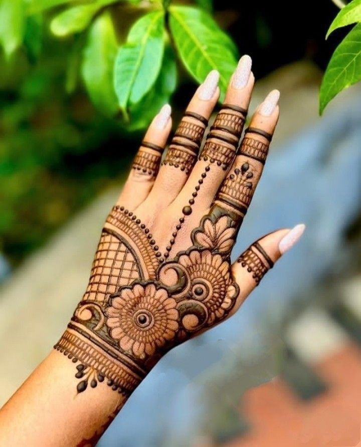dubai pattern back hand mehndi design