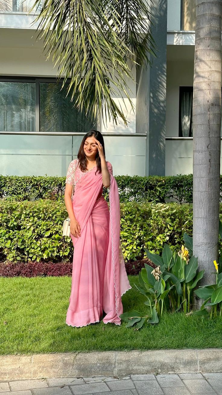 girl dp saree hot attitude