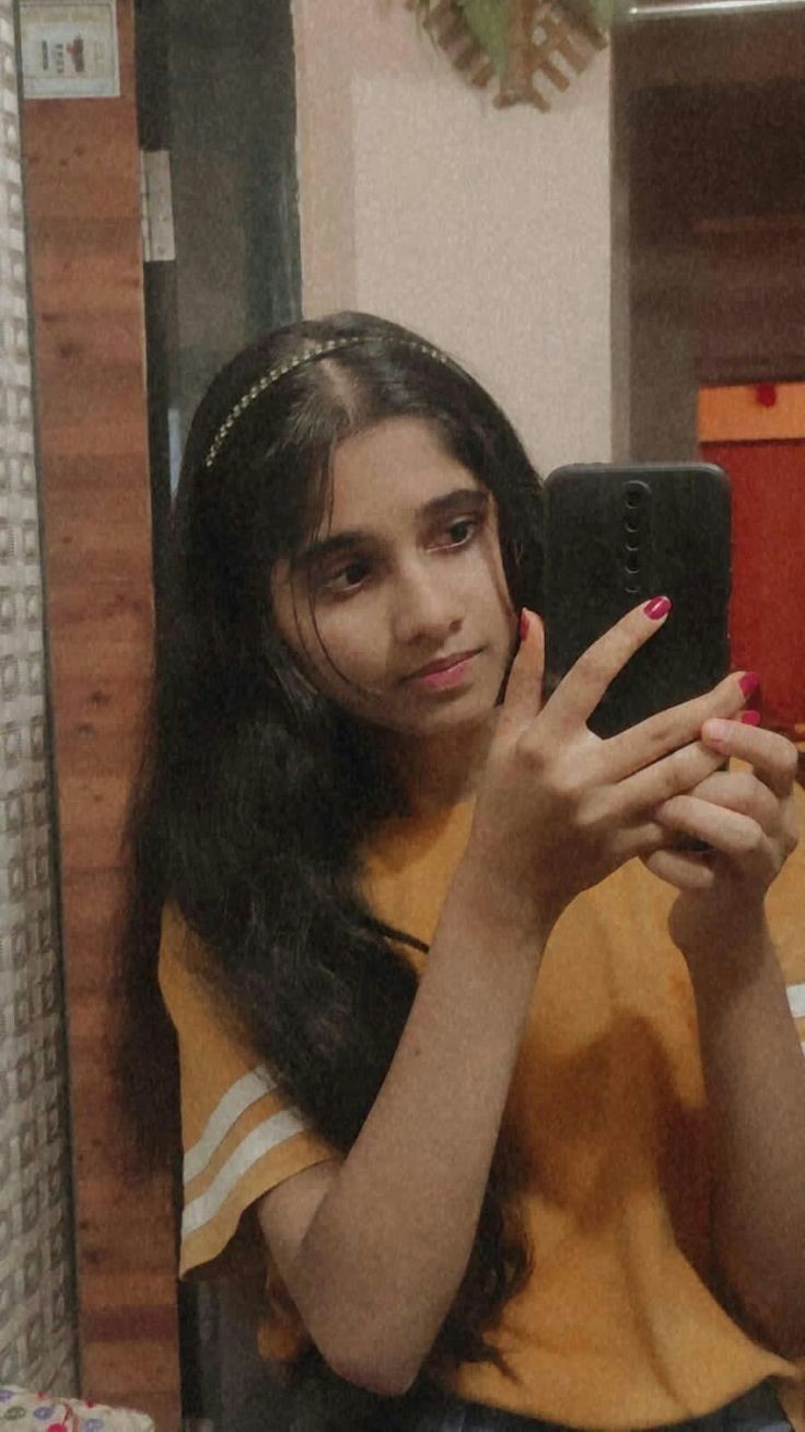 girl saree pic hide face black and white