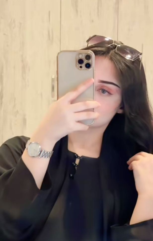 girls mirror selfie dp for whatsapp