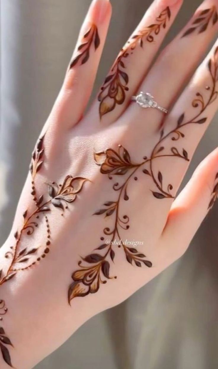 mehndi back of hand