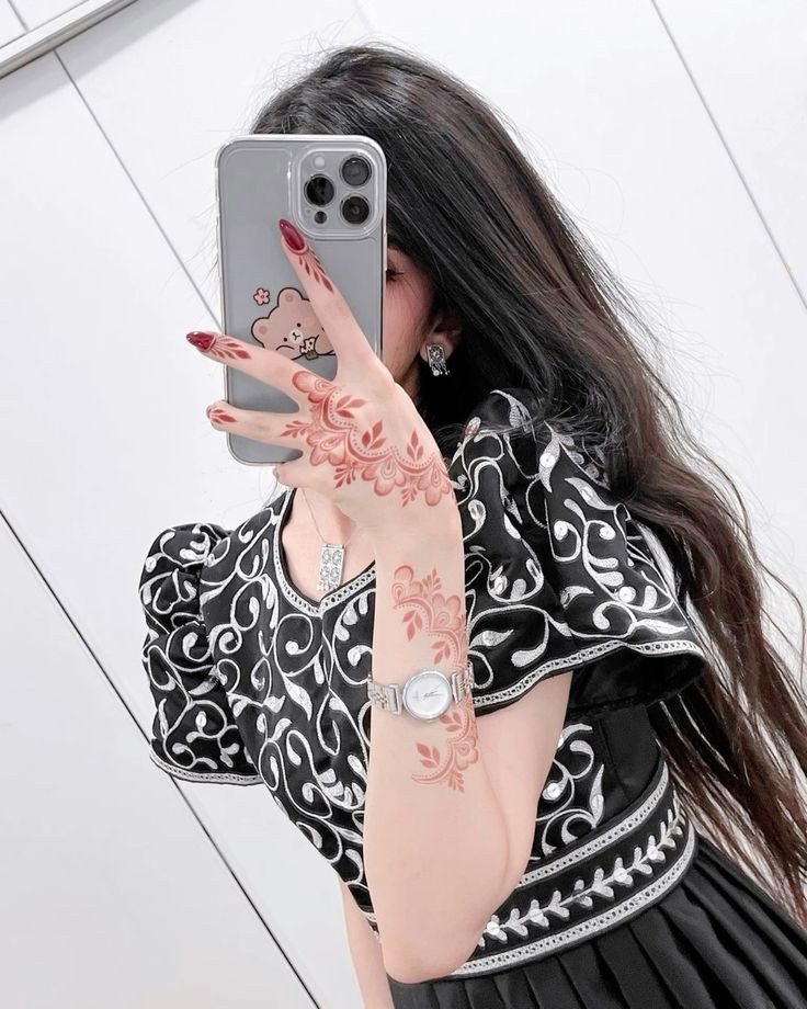 mirror selfie dp anime girl