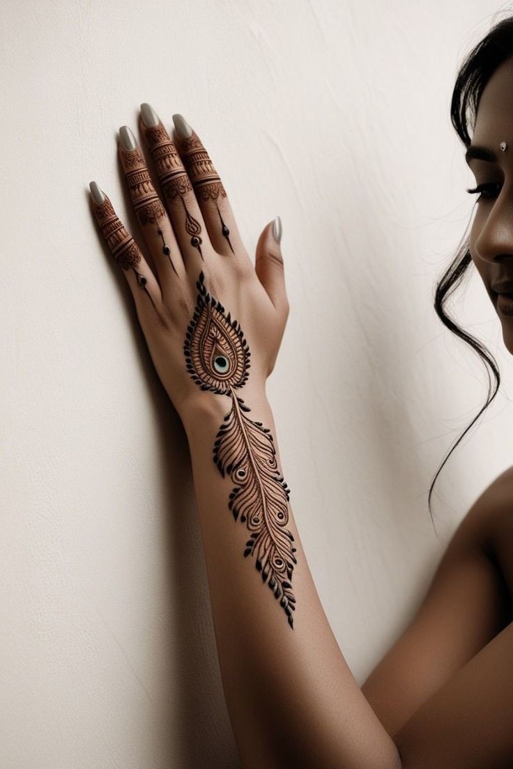 simple back hand mehndi design for beginners