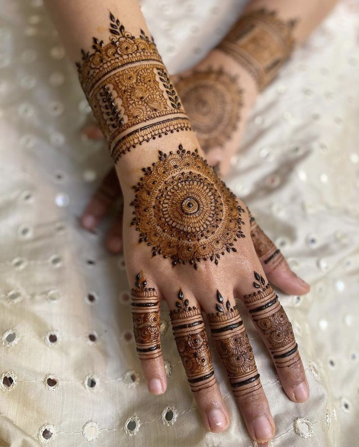stylish back hand mehndi designs arabic for girl