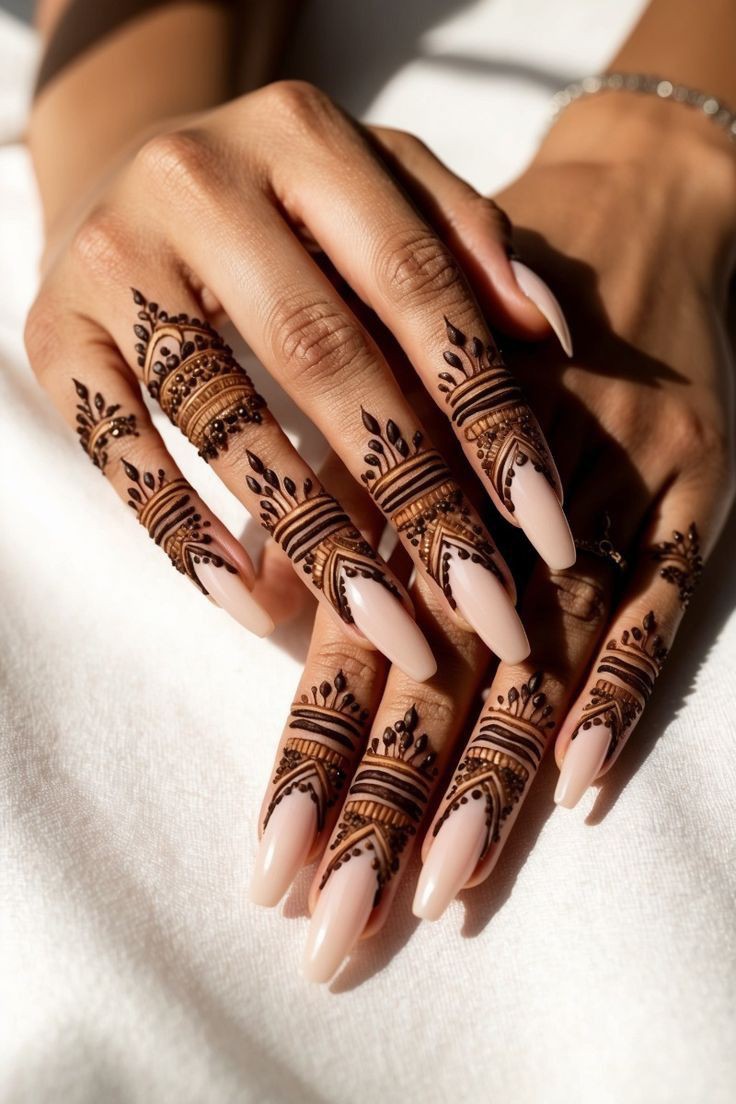 stylish back hand mehndi designs box design