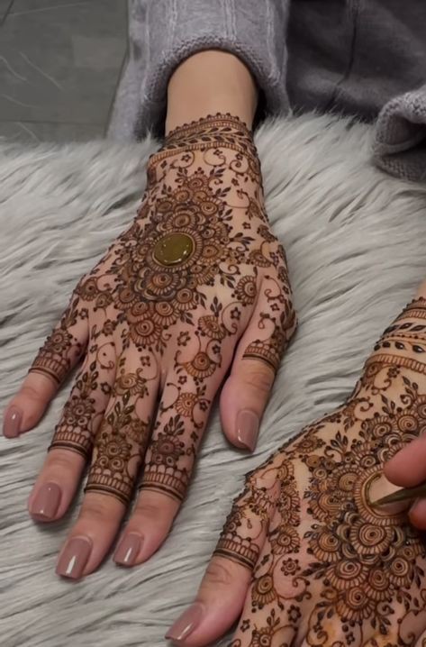 stylish beautiful mehndi designs for girls back hand