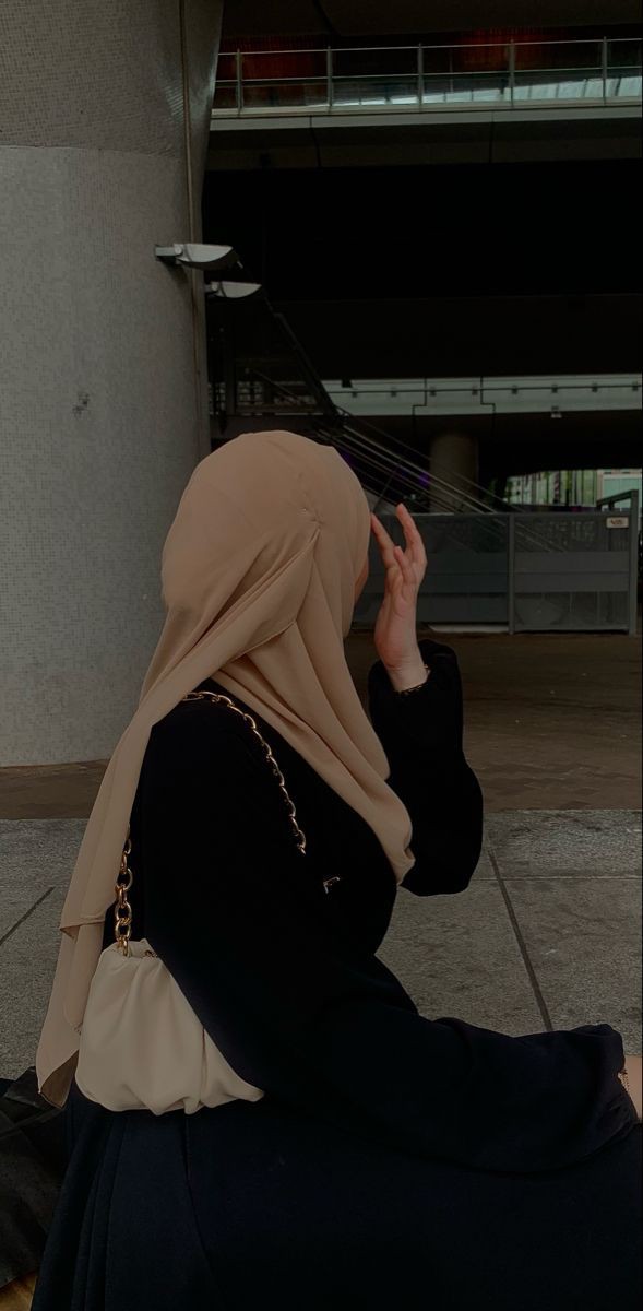 stylish muslim girls dp for instagram