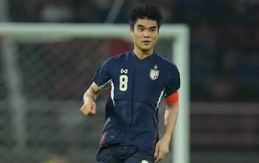 Discovering the Talent of Player Peeradol Chamrasamee - Future Soccer Star