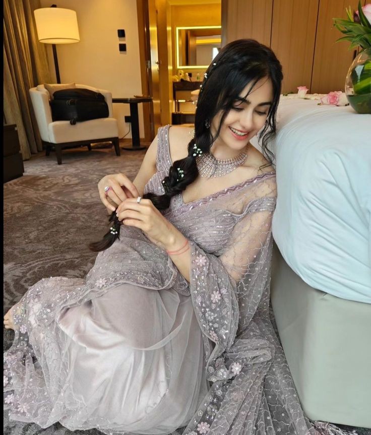 yellow colour saree girl dp